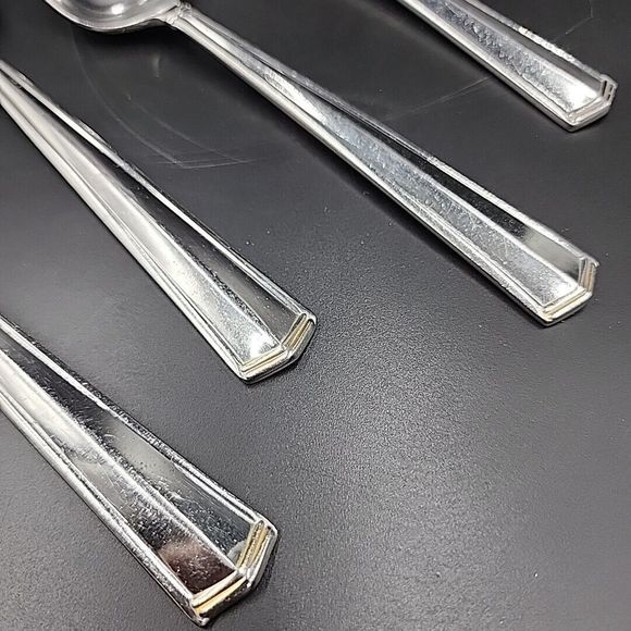 Yamazaki ICON AFFINITY Stainless 18/8  Patrick Place Oval Soup Spoon Set of 4 - Picture 2 of 7